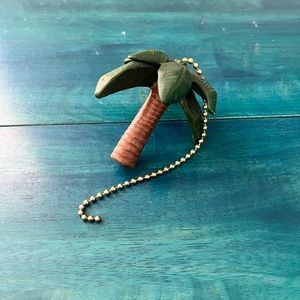 Metal palm tree fan pull